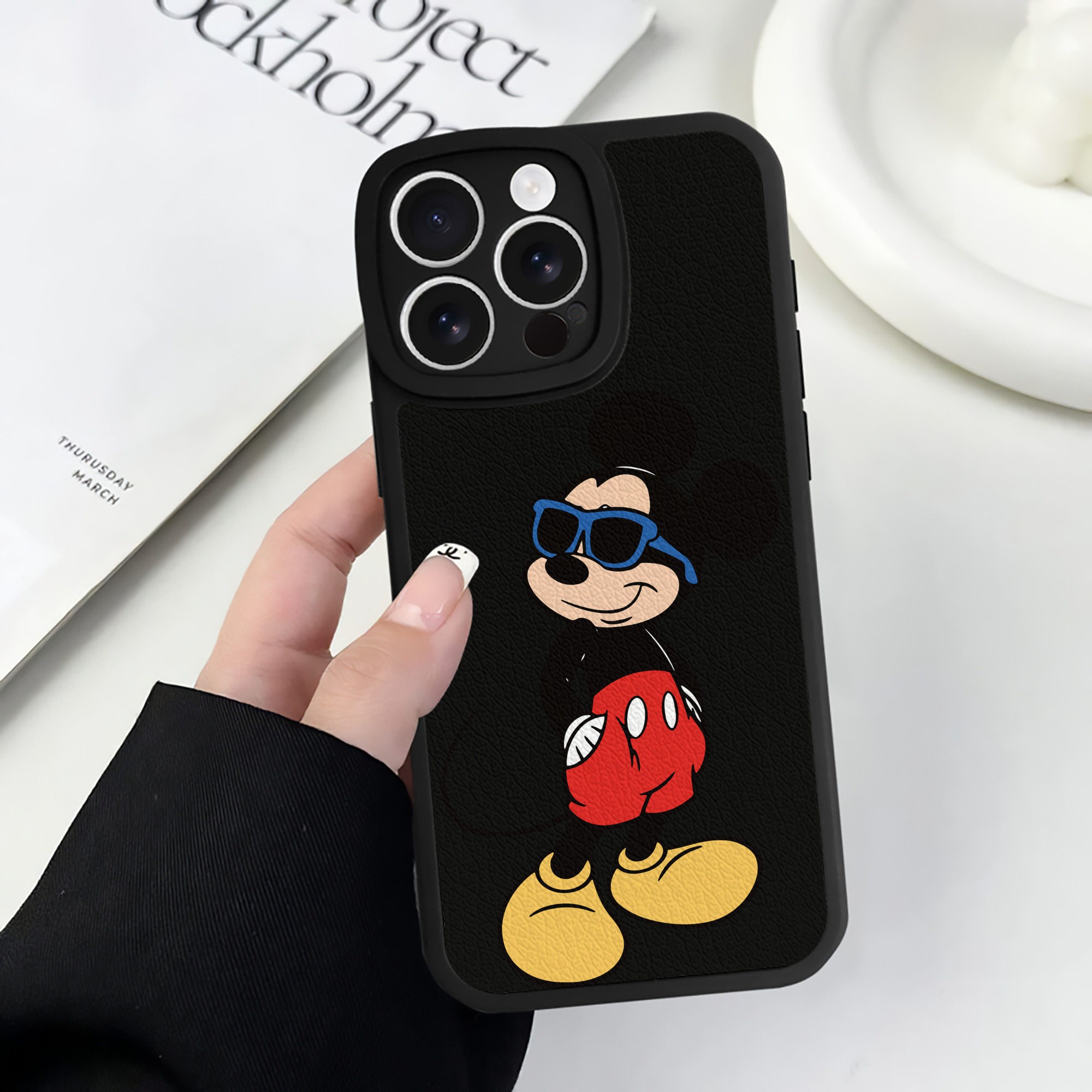 （画像用） ミッキーマウス Mickey Mouse 【iPhone 16シリーズ対応】シリコンスマホケース（レザー調） 材質：シリコン